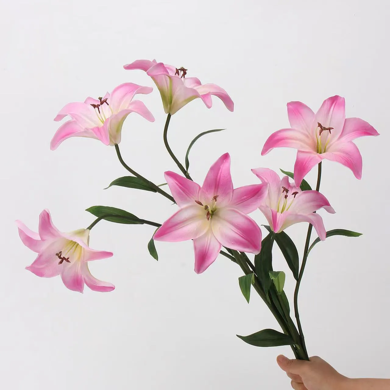 The application of silk flower arrangements centerpieces